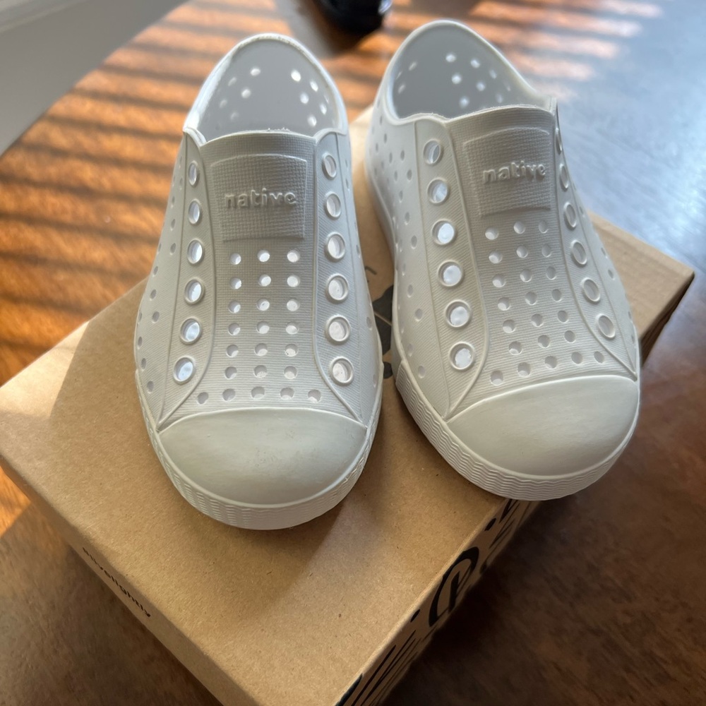Native Shoes Boy Size C8 White